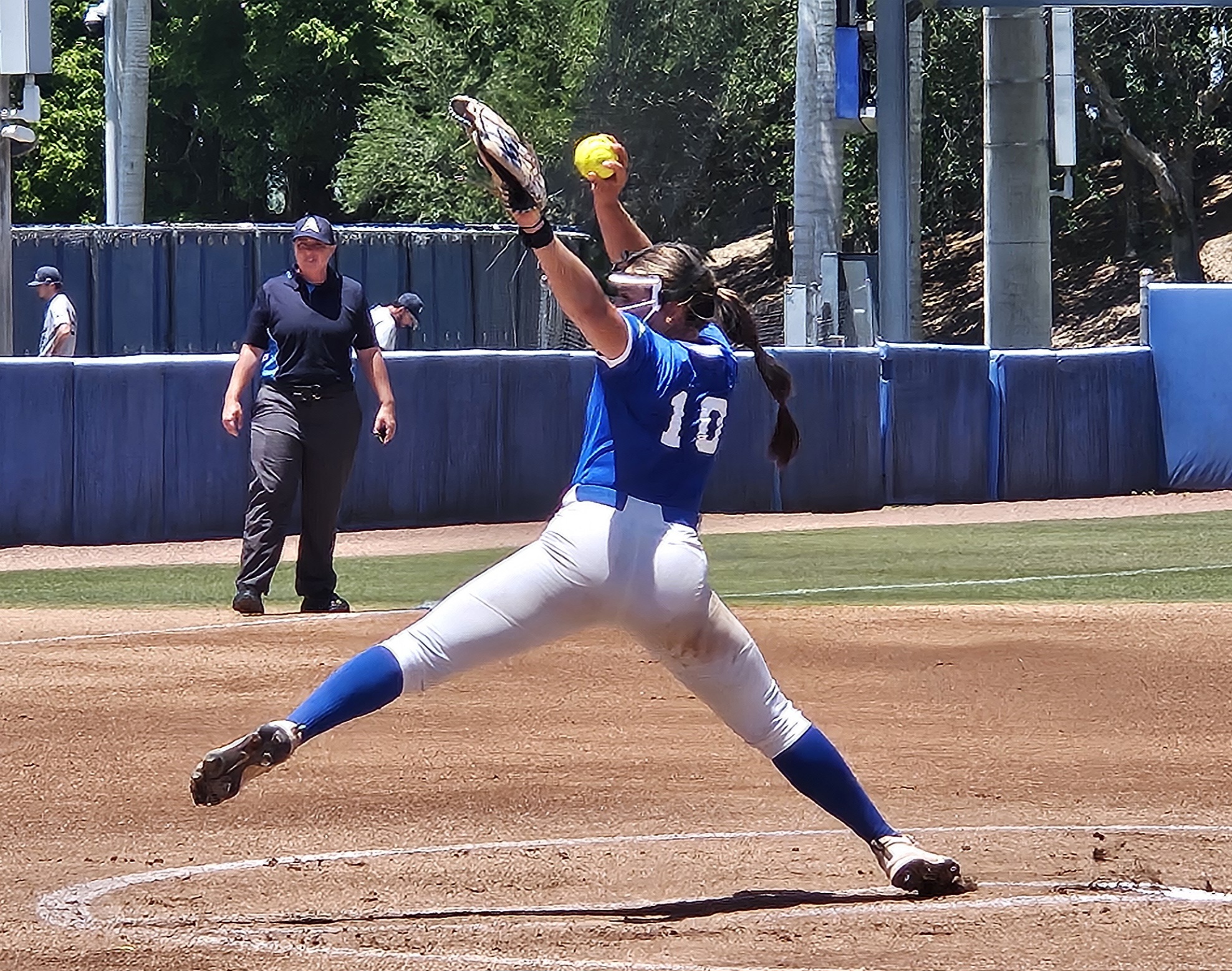 FGCU pitcher Julia Bacoulis throwing a pitch at the FGCU Softball Complex